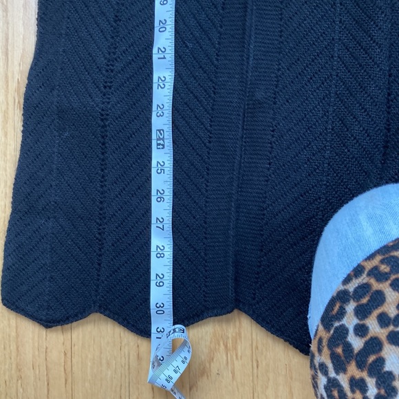 Beautiful Scalloped Edge Cardigan - Picture 10 of 12